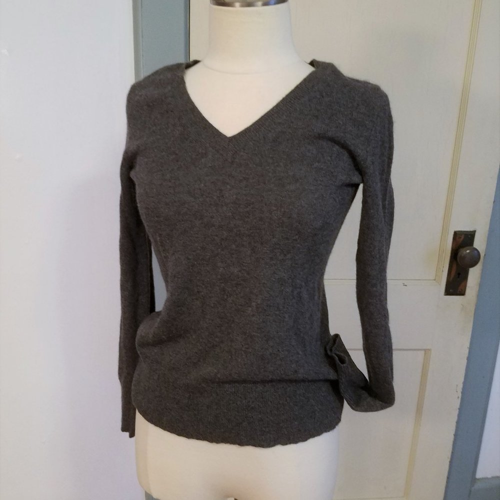 SAKS 5th AVE Charcoal Gray V Neckline Pullover S
